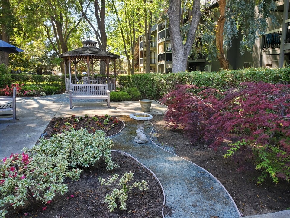 Victoria Gardens in Fremont, CA - Foto de edificio