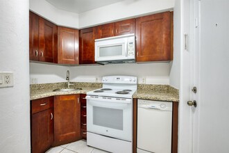 86 Isle of Venice Dr, Unit ISLES OF VENICE FT LAUD in Fort Lauderdale, FL - Building Photo - Building Photo