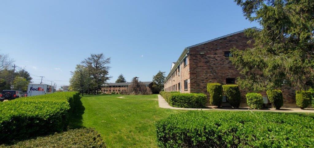 Fairfield Hedges at Bay Shore in Bay Shore, NY - Building Photo