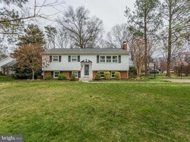 8320 Midwood St in Alexandria, VA - Building Photo