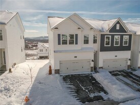 122 Scotland Ln in Harmony, PA - Building Photo