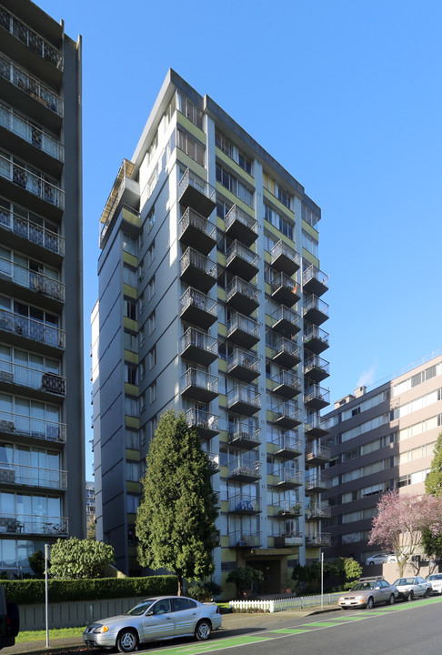 Dysart Towers in Vancouver, BC - Building Photo