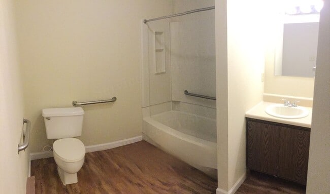 107 N East St in Calhoun, MO - Building Photo - Building Photo