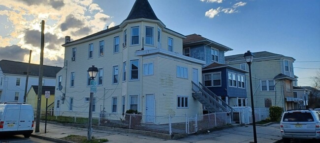 property at 600 N Michigan Ave
