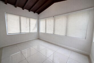 1942-1946 Funston St in Hollywood, FL - Building Photo - Building Photo