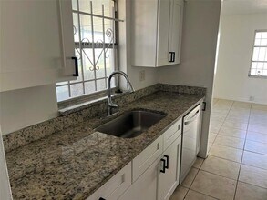 1662 Cresthaven Ave in Orlando, FL - Building Photo - Building Photo