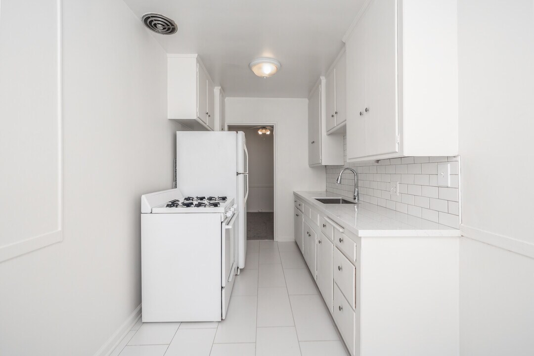 Blackburn Apartments in Los Angeles, CA - Building Photo