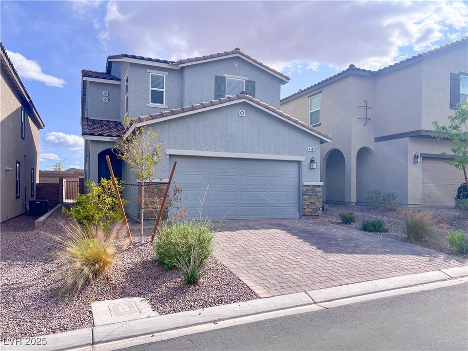 4565 Swimming Minnow Ave in Las Vegas, NV - Building Photo