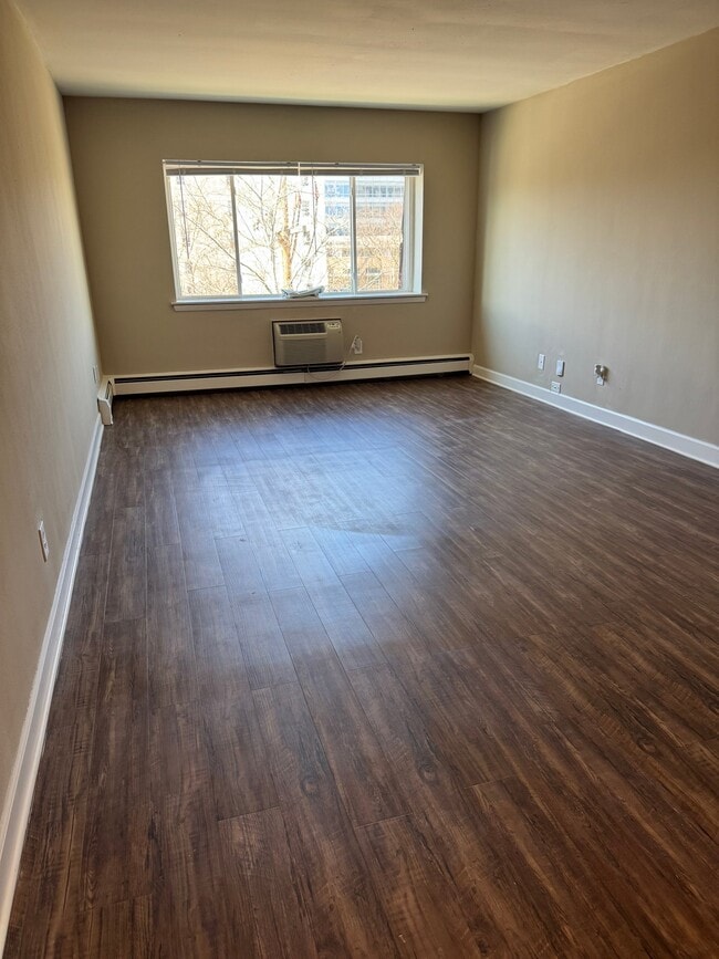 2260 N Summit Ave, Unit 309 in Milwaukee, WI - Foto de edificio - Building Photo