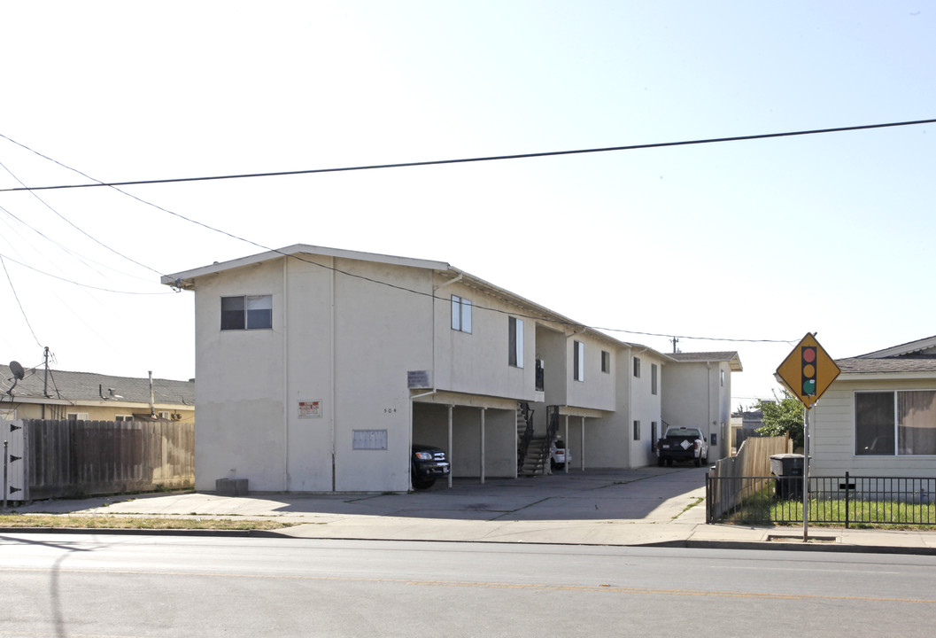 504 Williams Rd in Salinas, CA - Building Photo