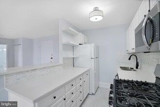 1200 S Arlington Ridge Rd, Unit 612 in Arlington, VA - Building Photo - Building Photo
