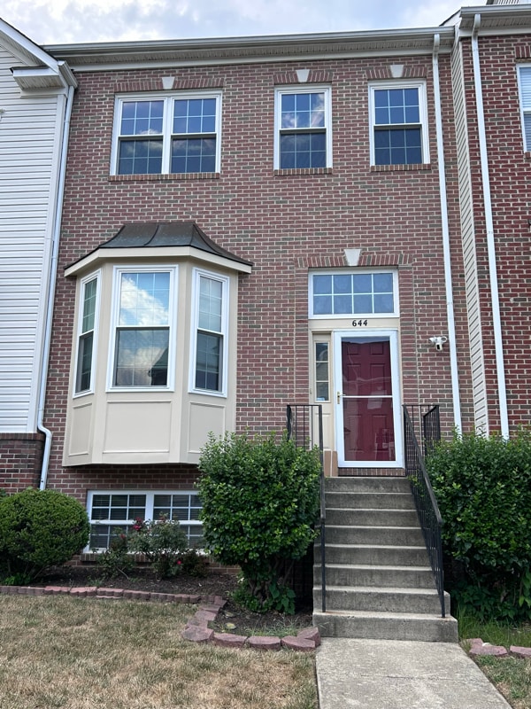 property at 644 Springhouse Square SE
