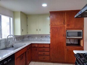 3201 Kaibab Ave in Bakersfield, CA - Building Photo - Building Photo