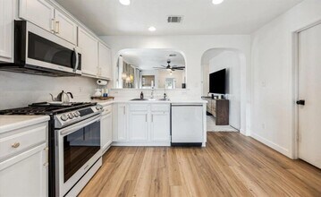 3405 Barksdale Dr in Austin, TX - Building Photo - Building Photo