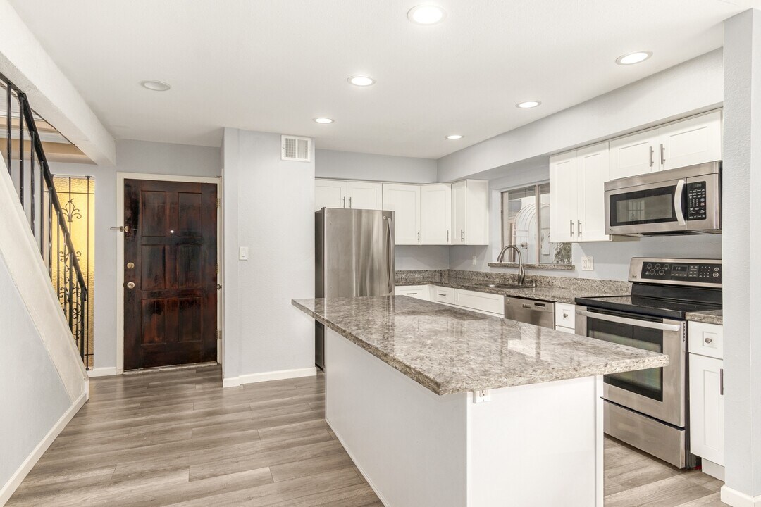 8558 E Indian School Rd in Scottsdale, AZ - Building Photo