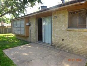 1113 Holbrook Dr in Garland, TX - Building Photo - Building Photo