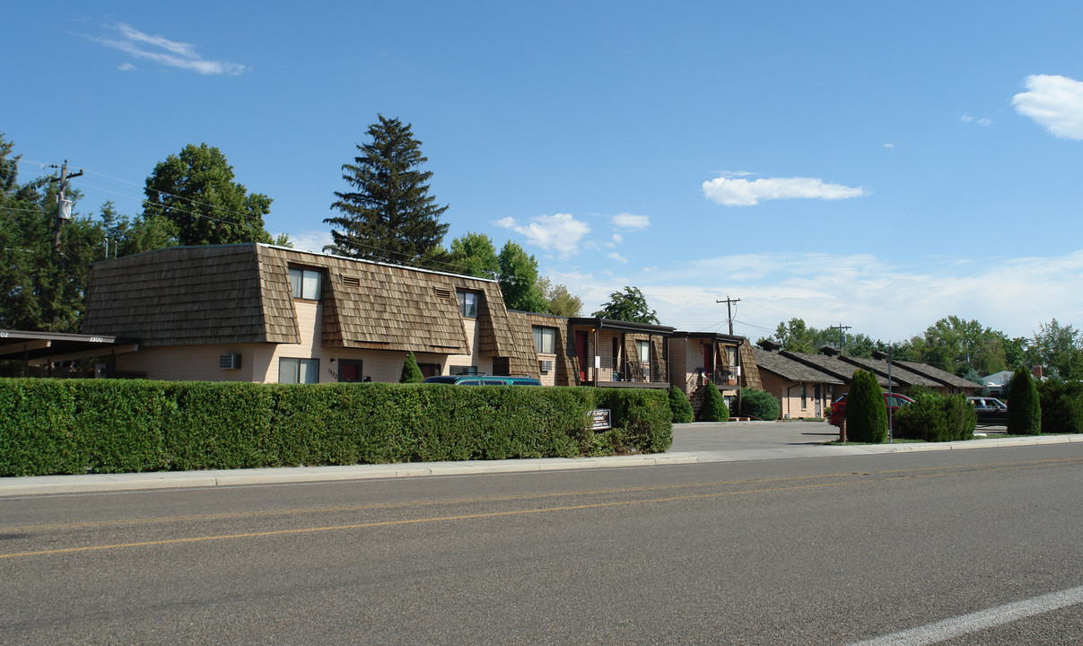 1300-1322 NW 8th St in Meridian, ID - Building Photo