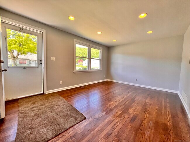 209 Spencer St in Naugatuck, CT - Building Photo - Building Photo