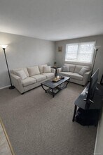 308 Kansas St in Lindenhurst, NY - Building Photo - Building Photo