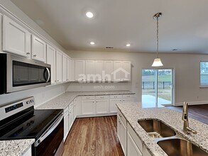 1357 Lomond Dr in Nashville, TN - Foto de edificio - Building Photo