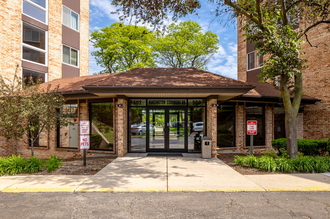 Hunt Clulb on the Lake in Mount Prospect, IL - Foto de edificio - Building Photo