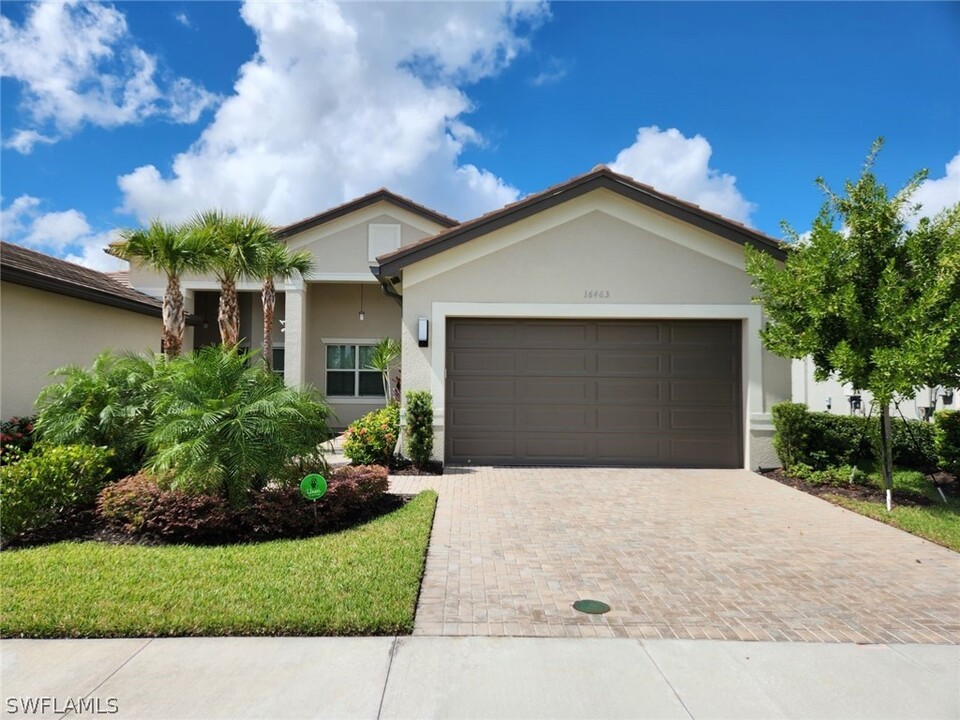 16463 Orinda Way in Bonita Springs, FL - Building Photo