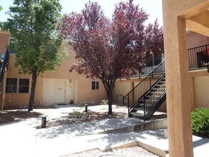 2401 Chelwood Park Blvd NE in Albuquerque, NM - Building Photo - Building Photo