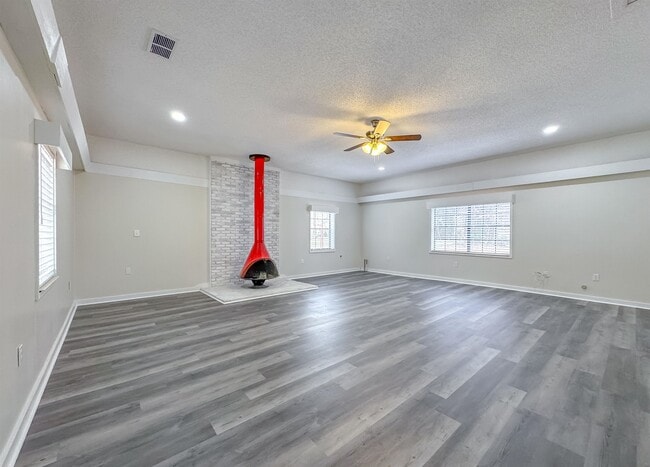 6312 Mahan Dr in Tallahassee, FL - Building Photo - Building Photo