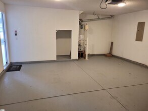 10 Crestbrook Dr in Greenville, SC - Building Photo - Building Photo