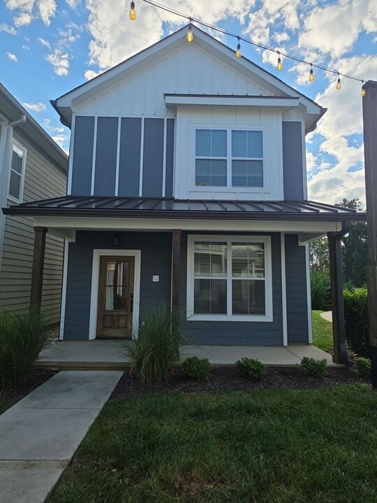 153 Allison Way in Algood, TN - Building Photo