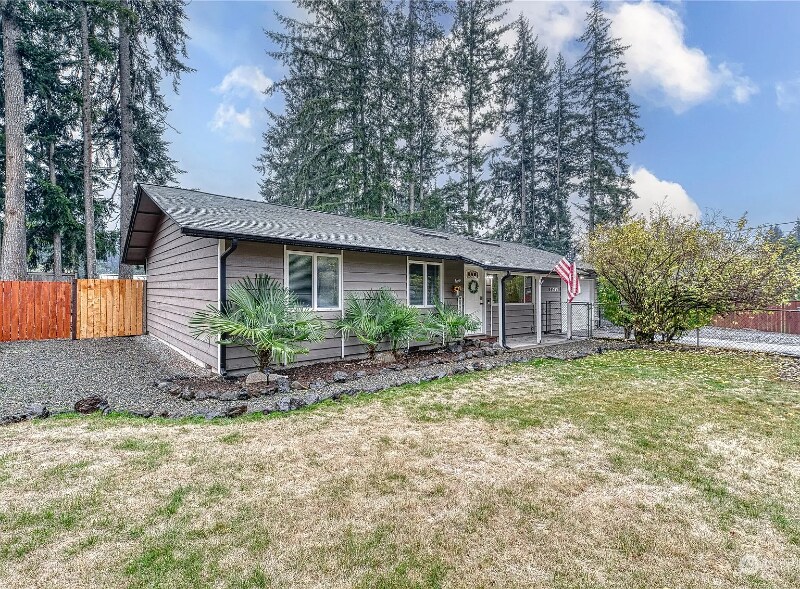 11319 Carter Ave SW in Port Orchard, WA - Building Photo
