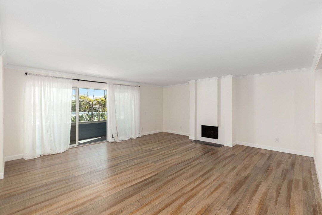 24 Montego Ct in Coronado, CA - Building Photo