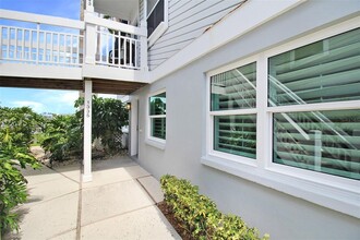 1335 Siesta Bayside Dr in Sarasota, FL - Building Photo - Building Photo