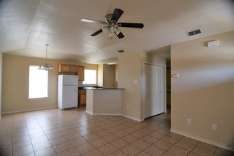 3001 Corpus Christi St in Laredo, TX - Building Photo - Interior Photo