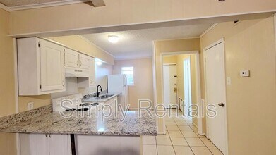 400 Bill Bradford Rd in Sulphur Springs, TX - Foto de edificio - Building Photo