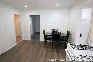 1135 Gladstone Ave in San Antonio, TX - Foto de edificio - Building Photo