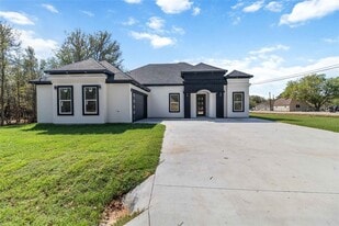 103 Kawainui Ln in Bastrop, TX - Building Photo