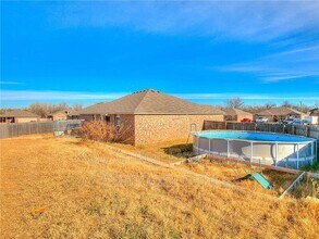 805 Hallow Oak Ct in Midwest City, OK - Building Photo - Building Photo