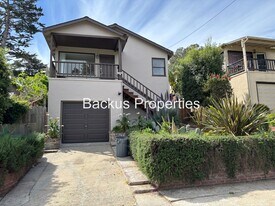 1129 Hellam St in Monterey, CA - Building Photo