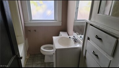 4219 Brooklyn Ave, Unit 1-DWN in Cleveland, OH - Building Photo - Building Photo