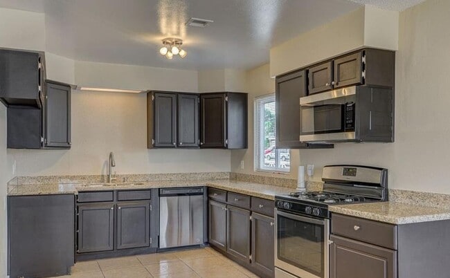 3834 Cirrus Ave in Las Vegas, NV - Building Photo - Building Photo