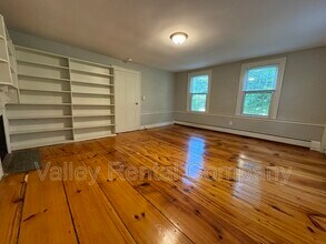 130 West St in Hadley, MA - Building Photo - Building Photo