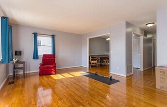 302 S Dogwood Dr in Harrisonburg, VA - Foto de edificio - Building Photo