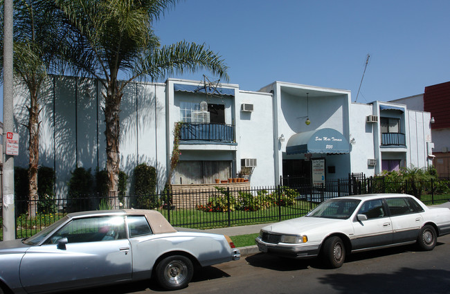 San Mar Terrace in Van Nuys, CA - Building Photo - Building Photo