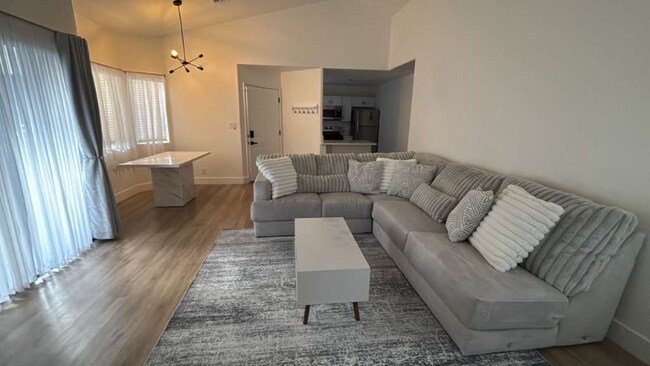 5036 S Rainbow Blvd in Las Vegas, NV - Foto de edificio - Building Photo