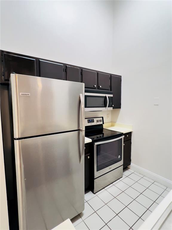 2810 N Oakland Forest Dr, Unit 308 in Oakland Park, FL - Building Photo - Building Photo