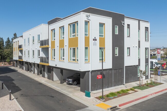 The Lyla in Elk Grove, CA - Building Photo - Building Photo