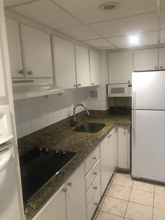 1200 West Ave, Unit #207 in Miami Beach, FL - Building Photo - Building Photo