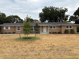 16 Cliffside Dr in Edgecliff Village, TX - Building Photo