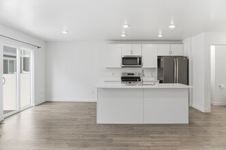 367 Navigator Ct in Saratoga Springs, UT - Building Photo - Building Photo